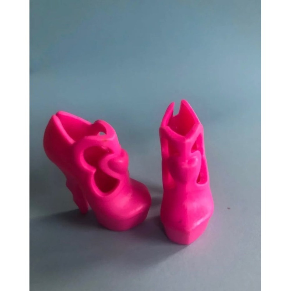 Monster High Draculaura Ghoul to Bat Doll Shoes High Heels Pink.
